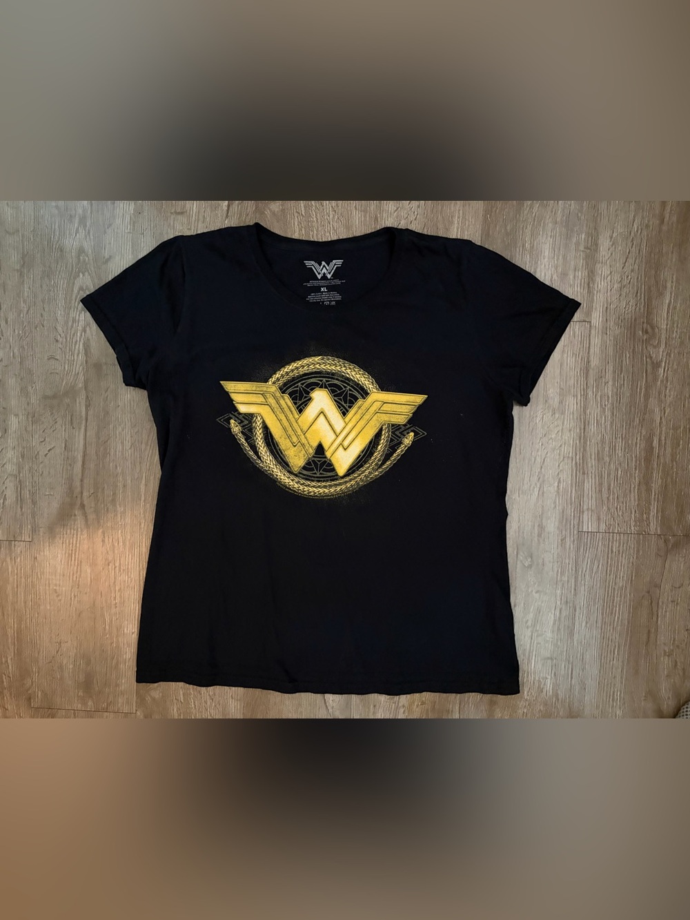 Wonder Woman Gold Logo DC Comics Graphic Tee Size XL
